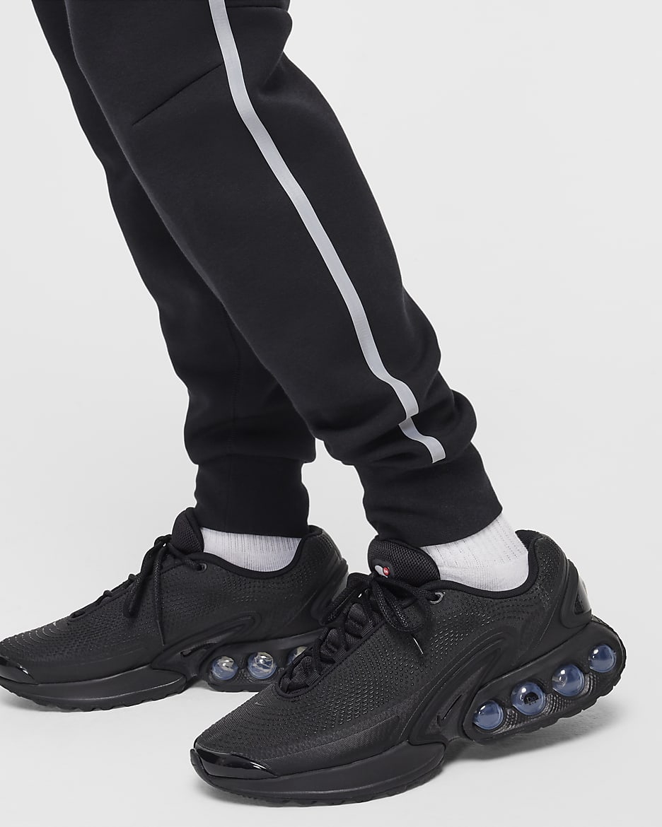 Nike Tech Men s Reflective Design Details Fleece Joggers